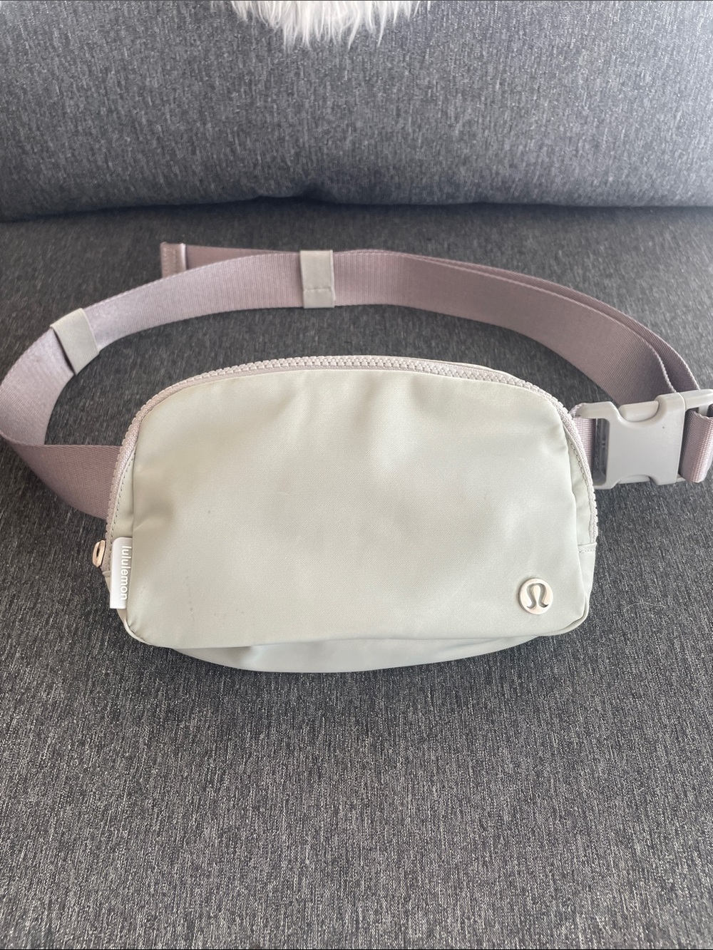 Lululemon bag bum across gray travel hiking yoga